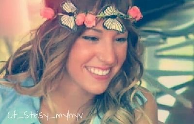 Chica 1999 || Cf de @Patricia_Steisy || Porque es una diva y no me cansaré de repetirlo. || Gracias por existir y sacarnos una sonrisa cada dia. ERES ENORME.