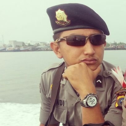 Dalam hidup hanya ada SATU senja yang membuat kita melinangkan air mata