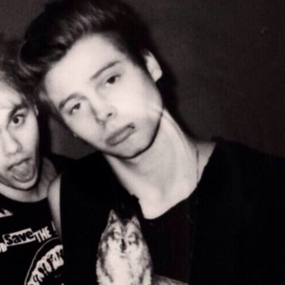 8/19 5sos fam strong 卌 Luke hemmings