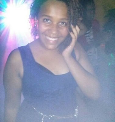 sou carioca amo música eletronica,baillarina clasica ,estilista e eskeitista e...  :3