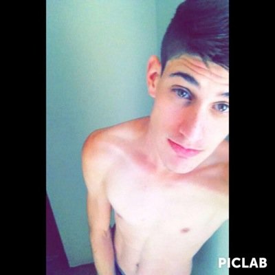 face : lucas frazon lino -- insta : lukas_frazon -- snap : lukas_frazon -- vine : lucas lino --
segue add e brigado !