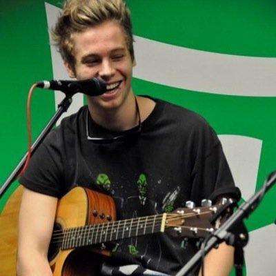 luke followed you! im so happy for you!! congrats from @75chlo
