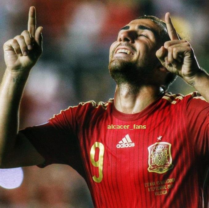 Twitter online desde 2011 para apoyar a @paco_alcacer, jugador del @valenciacf. Jamás caminarás solo, Paco. Somos @carmen_VCF y @NoeHolpe. También en Instagram: