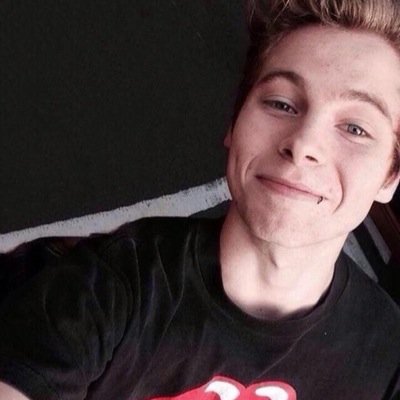 ashton irwin, luke hemmings, calum hood, and michael clifford. 0/4.