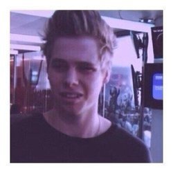 ⠀⠀⠀⠀⠀⠀⠀✧ 'when the lights go out
⠀⠀⠀⠀⠀he's all i ever think about' ✧