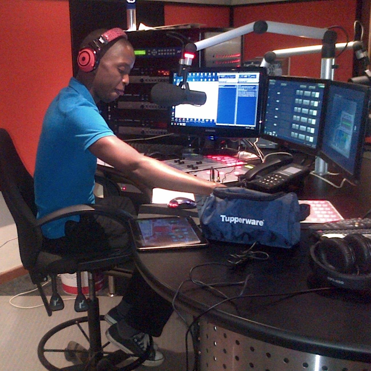 Dabukazi's profile picture. Party Starter 6-9pm Fri-Sat wit DDZet Dabukazi. Nkomazi FM 100.2MHz https://t.co/97M26OrC6w LatestHits,Celebs,EntNews