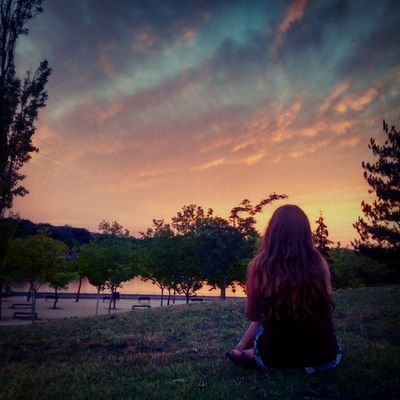 22. No te tomes la vida en serio, al fin y al cabo no saldrás vivo de ella. Fangirl en proceso. Gleek. PLL. TW. OUAT. Tributo. 5H