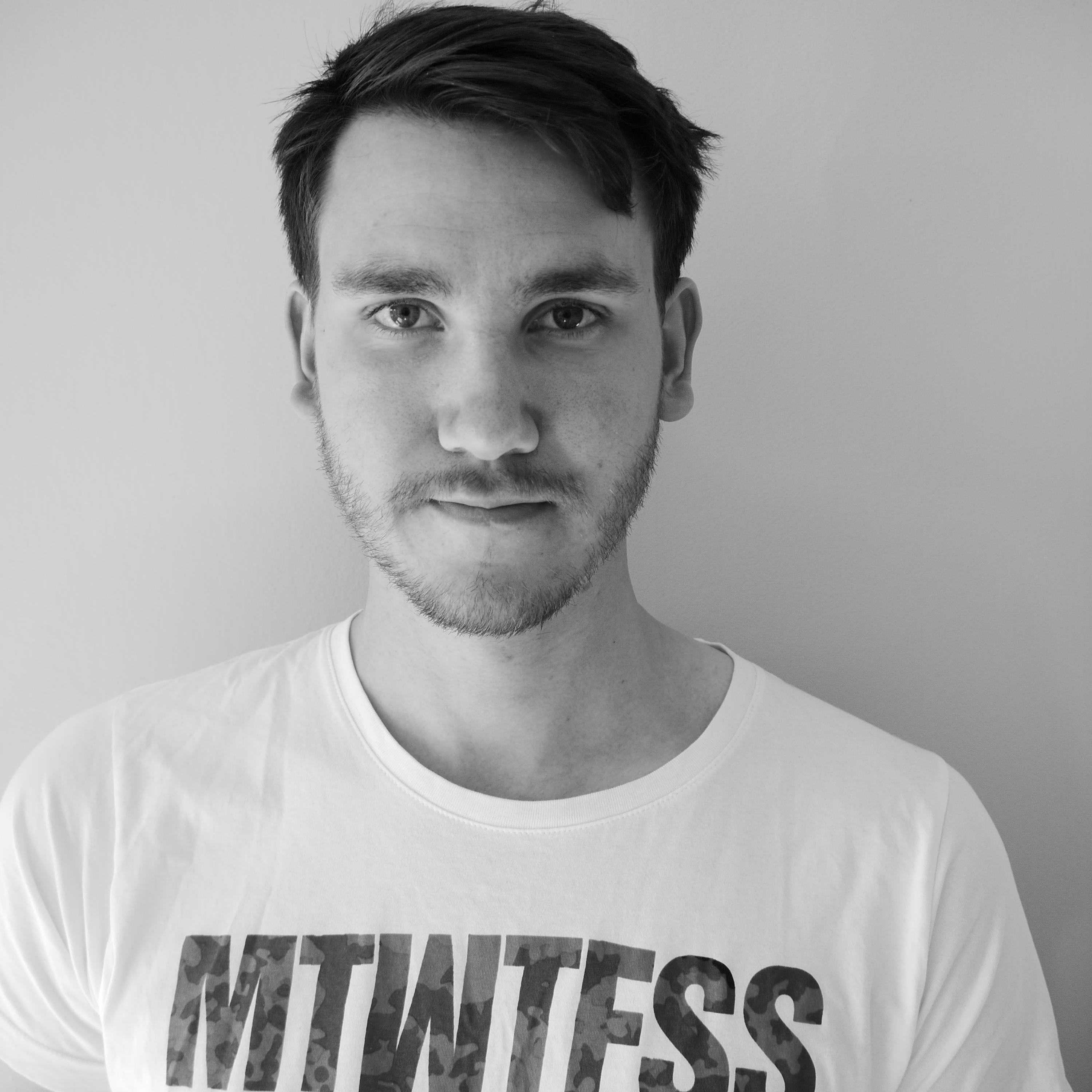 Interactiondesigner @ Centiro Solutions.
Designs a lot of forms for the people who work's with things on the move.
Lives in Gothenburg.