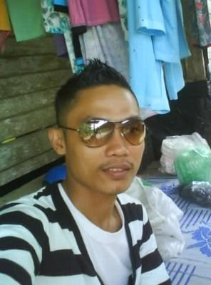 AweeHazwee's profile picture. senyum sokmo :)