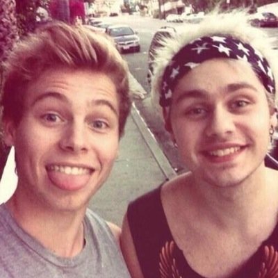 Please follow @Morgane_e_ :)