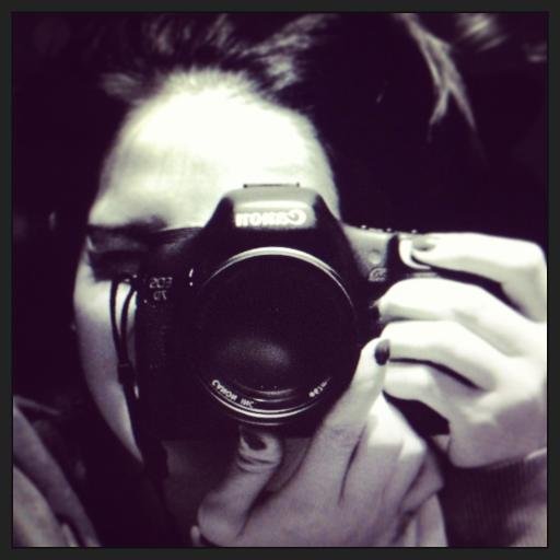 Agradecida con la vida!, Feliz por la familia,amigos que me toco tener.
 Amante de la moda, fotografia, los colores, texturas...