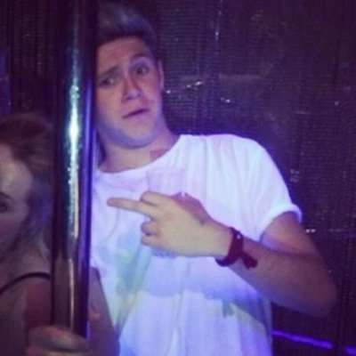 please follow @whteboyniall