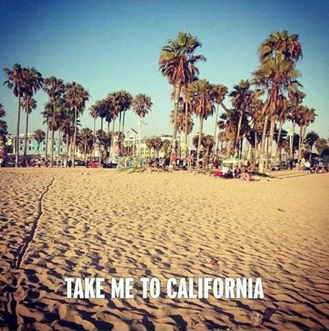 obsessed with 5sos ,YouTubers & food  *-*