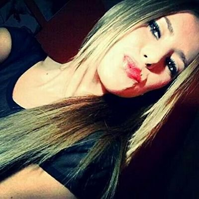 Profunda,soñadora y fuerte.Amante de la música  ♡.No soy perfecta,tampoco pretendo serlo,pero antes de señalarme,por favor,lávate la mano.