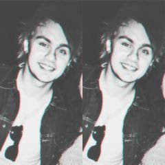 Hi lovely please follow @zaynxdelrey bc this is a free follow from her!
