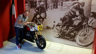 giussanigius's profile picture. sono un burlone, pendo la vita con ironia ma so essere serio quando ci vuole. un sorriso migliora la tua e la vita di chi ti circonda.