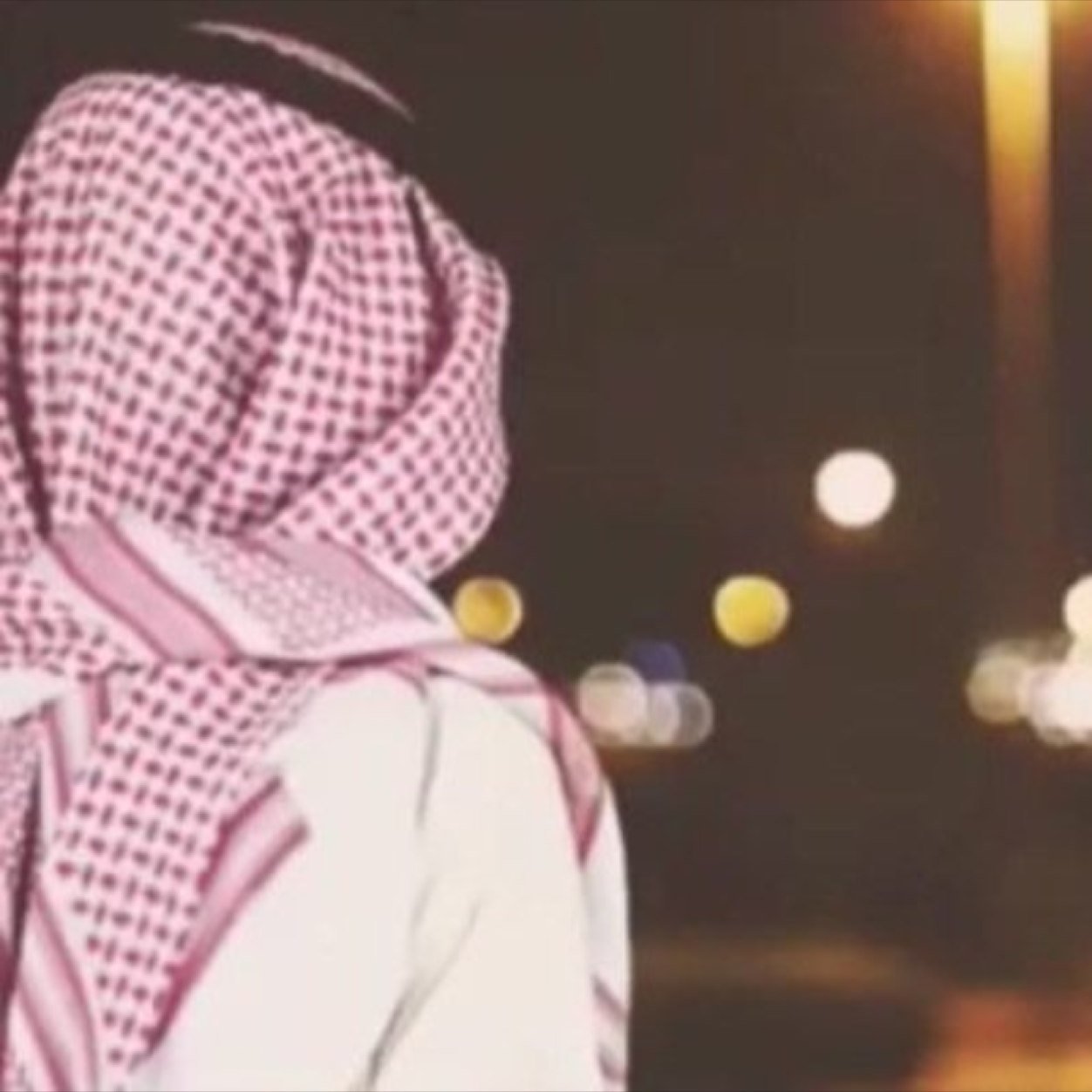 شخصيه مِزاجيه ، مُرهقه مما رأت ، هُنا مُتَنفس لها .. مبدأي التويتري ../ إن رأيت مالم يعجبك اكتفي بالخروج من التغريده ... الانستقرام ؛ abdulmaged.305