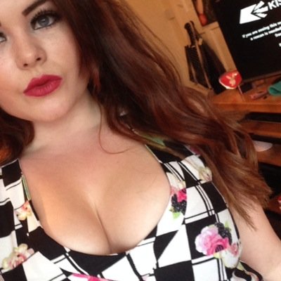 Instagram: ScarlettElizabethPope

follow me i follow back:*