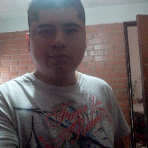 soy lo que tu no eres ni el de atras ni el de adelante 
cada quien es alguien con un interior interesante...