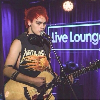 CIiffordLIL's profile picture. if you like me, i probably like you more. i play in a band, so do other people in my band.