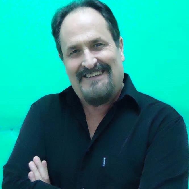 Jornalista,trabalhei na tv globo na tv record,tv bandeirantes e na revista imprensa.
