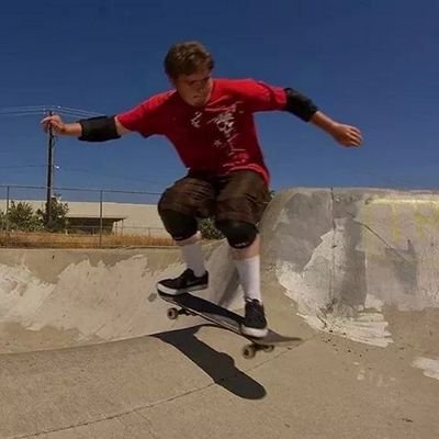 Hi my name mikey Johnson i am a skateboarder i like to hang out alot I'm 22years old if u want to get to now me more just message me