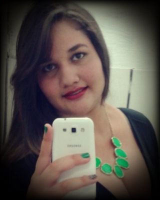 Eu sou a carinha das noitadas ' curto as madrugadas tomando uma gelada.