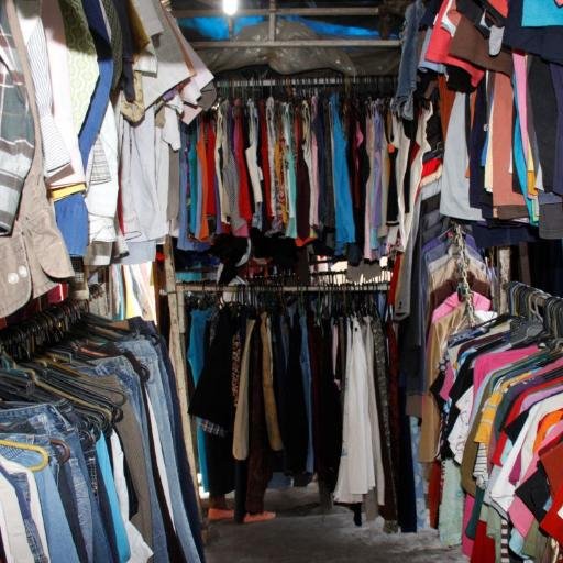 ¡Productos de 1ª calidad! Ropa, Zapatos y Gorras. Especialistas en equipaciones deportivas. Pásate por el catálogo. Precios a consultar. Whatsapp: 651 954 900.