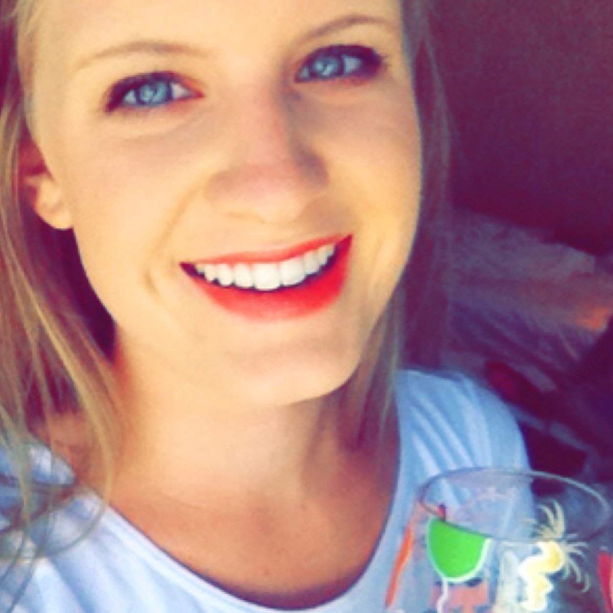 runner, bookdragon, swemo, bilingual ish, aerialist, clinical researcher, plant based. 31, tired, and staying home TN x1