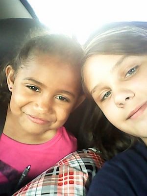 hi I am Allyssa an I am 17 years old I hope every body has a wonderful day today I love softball,my fav colors are Red black and purple and I have 2sisters
