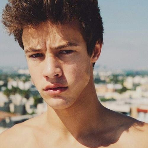 Hola, pasaba por aquí para recordarte que tú y yo como los mejores cantantes y que solo yO te puedo decir camarón ok¿ ok jsjs♥. -Andreíta {Dcmi}
