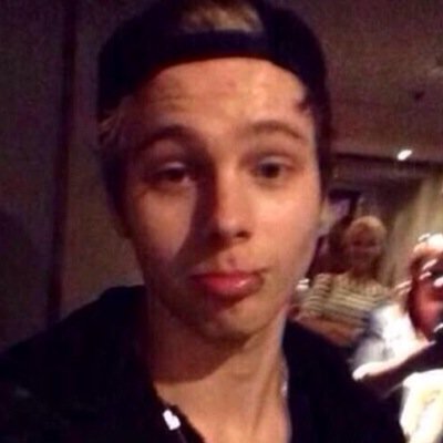 hi, can you please follow @ifeelhemmings bc i gave you a free follow :), and can you please rt the link itd mean alot ily and thanks. :*