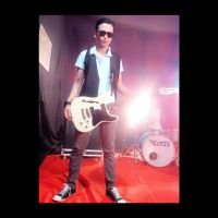 Guitars Players @THERAYASBand,Pekerja Seni,Music Promoter @HITAMPUTIH_Ent
HIDUP ADALAH BELAJAR,BELAJAR MENJADI BAIK
KETENANGAN HATI ADALAH SEGALANYA.....