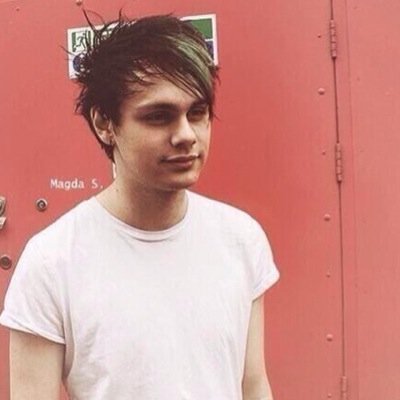 dont follow this account ᵕ̈ this is a follow from @bandteeftirwin , please follow her! (: