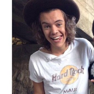 DONT FOLLOW THIS FOLLIW @rainystyless BC I GAVE U A FREE FOLLOW THANKS