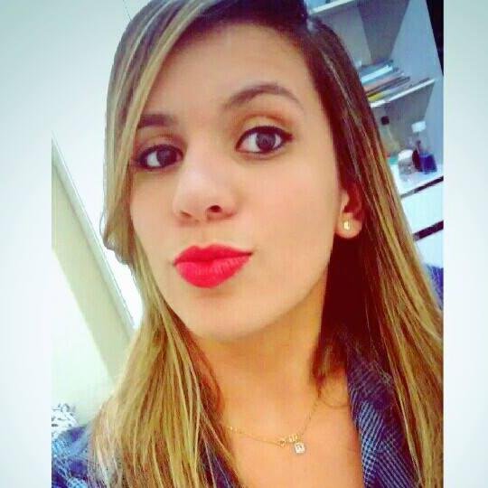 Descobri que existe uma versão de mim que é MELHOR!
Eu encontro ela e sou ela quando estou com Deus, quando ando com Ele!