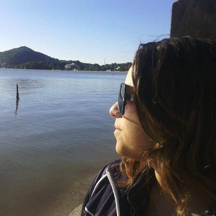 Apaixonada por marketing com propósito. Jornalista, repórter, radialista, assessora de imprensa e especialista em digital.
