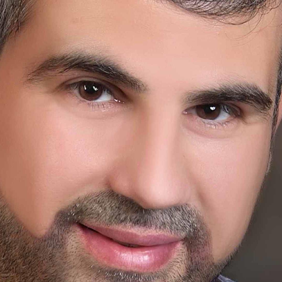 نحن أبنــاءَ جِلَّق إن أردنا
نوقظ الشمسَ في دُجىً من كَراها