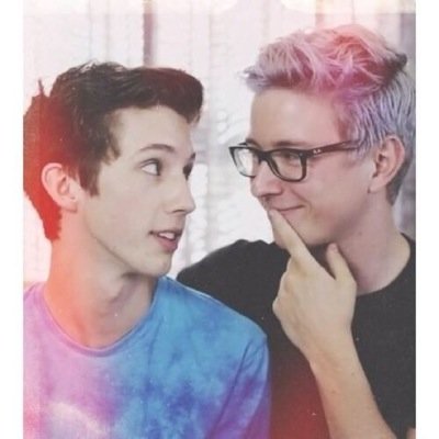 follow @wtftrxye bc she thinks your beautiful https://t.co/yPcMrDHA2S