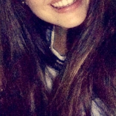 Hola, me llamo Lena y tengo complejo de foca. |Mi mamá y mi papá me hicieron gorda y yo me encargo de que así sea.| Peso:83kg. Altura:1'72m. Edad:15 años.