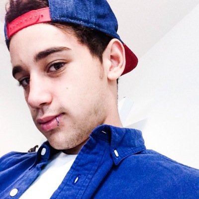 follow @forlukescurls for me :)