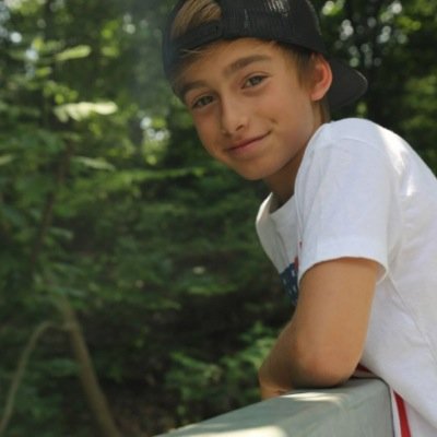 JohnnyOsings-An 11 Year old Singer/Songwriter.(I'm not the real @JohnnyOsings) My mom is @wweajlee_Brooks and mt dad is @CM_Punk_5 My brother is @MatttYbraps_RP