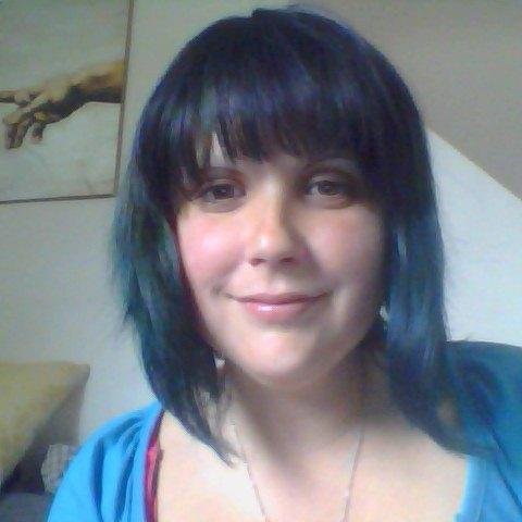 Professional tarot card reader/ Psychic. Mom + wife + Chef + Nutrition :) I tweet daily horoscopes,+I Make jewelry using gemstones for properties for healing