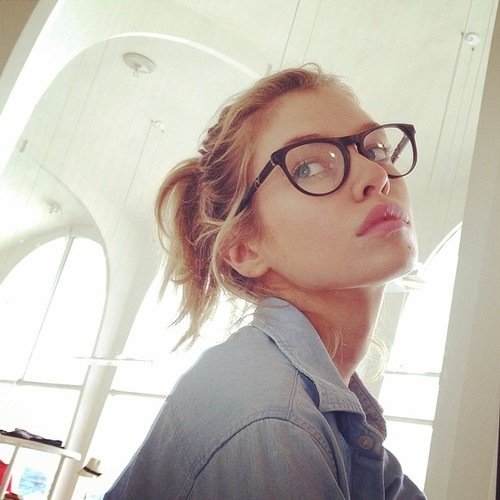 IrisWatsonG's profile picture. Ojos claros, cabello rubio, gran personalidad.