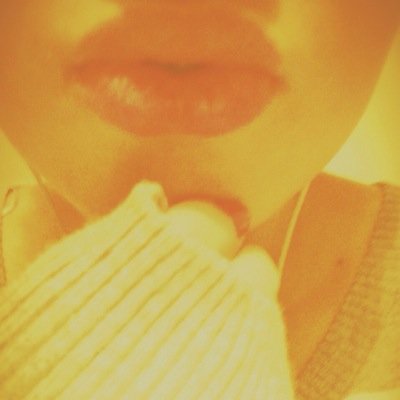 Heyyyy:) I dont know what to say on her but uhmmm Ur Cute As A Button!! and yes, I AM A DIRECTIONER!!αμβερ! Wifey:@ChabotSamantha. LOVE YOU✌️xx