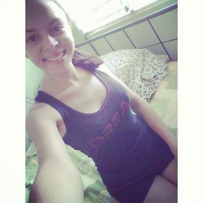 lauramiyoska's profile picture. Por falsedad de la gente es que aveces prefiero andar sola '♥