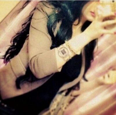‏‏أنِيَــقُةّ حًگـيَ وٌشُعٌــوٌر وٌحًضـــوٌر...
