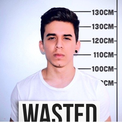 De pouco em pouco sou tudo, vlogger, vinner, fotografo, design gráfico e futuro produtor áudio visual. Ah sim, e não sei porque meu canal tem este link.
