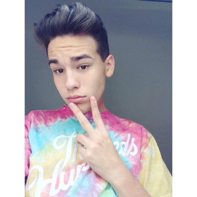 I support a lot of goofy boys. Even tho jacob is a thot he's still pretty hot◽️sider