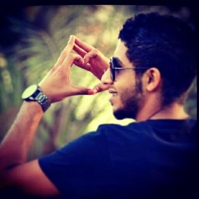أَرْتَوِي مِنْ كُل شَيء إِلَّا أنتِ أَشْتَهِي منكِ المَزِيدْ